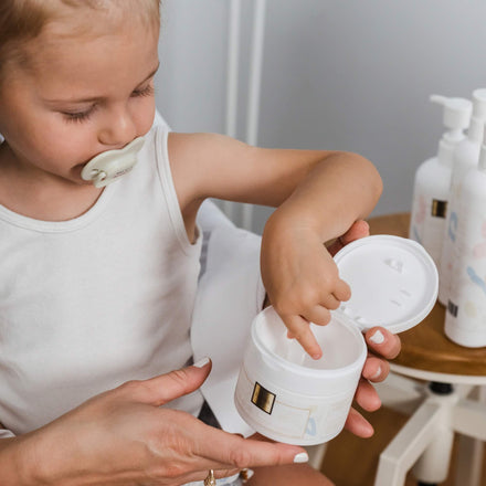 La PIEL Baby And Kids Natural Diaper And Sensitive Skin Cream Application