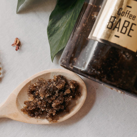 La PIEL Coffee Babe Body Scrub Coffee Texture Closeup