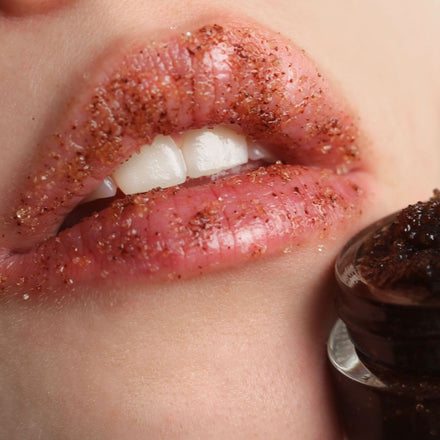 La PIEL Coffee Jaffa Lip Scrub Lips Closeup