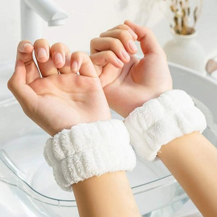 La PIEL Face Washing Wristbands Model Wearing White Pair