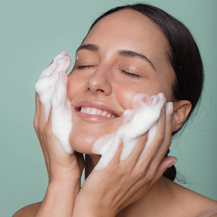 La PIEL Gentle Face Cleansing Foam Model