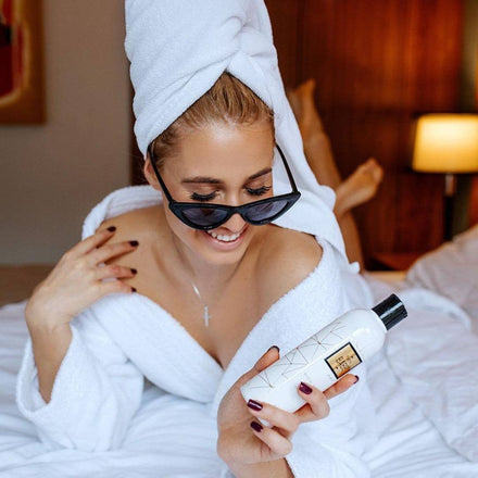 La PIEL Hydra Babe Body Milk Model