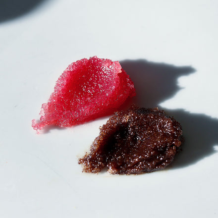 La PIEL Lip Scrub Strawberry And Coffee Textures