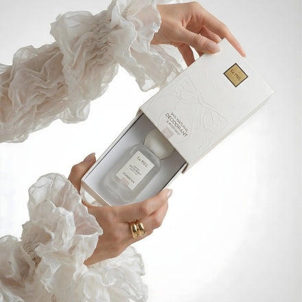 La PIEL Powder Skin Deodorant Floral Hand Product