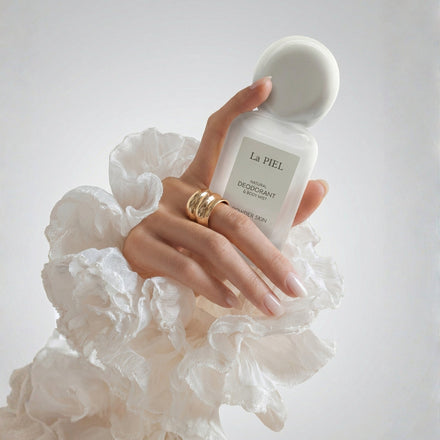 La PIEL Powder Skin Deodorant Hand With White Flowers