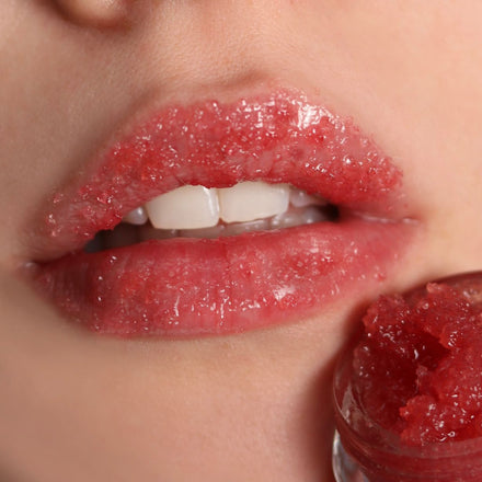 La PIEL Strawberry Lip Scrub Lip Application