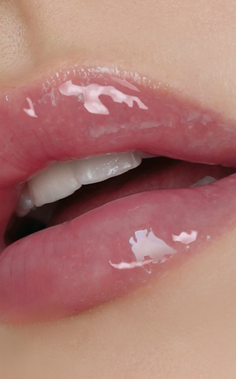 La PIEL Sweet Plum Lip Gloss Lips Closeup